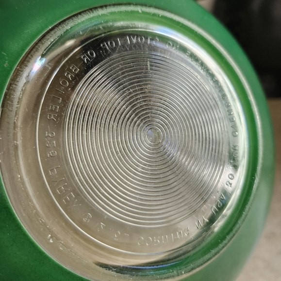 PYREX Vintage Set Of 2 Green Clear Bottom Glass Nesting Bowls Green - Picture 10 of 11